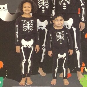 Halloween Size Medium 8-10 Years Glow in the Dark Skeleton Pajamas. New